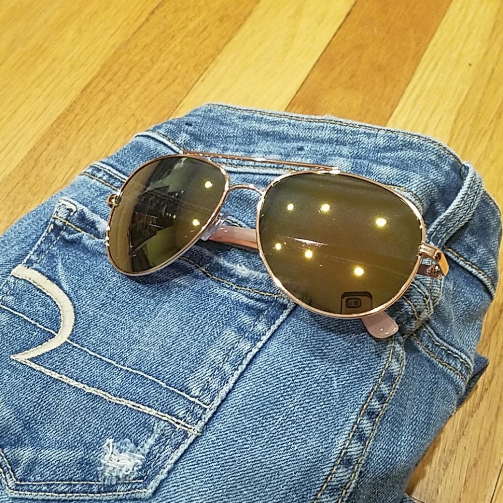 ⬇️Oscar De La Renta aviators 🕶️
